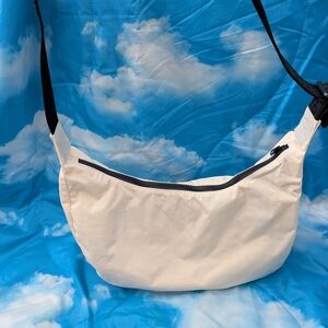 Baggu Medium Crescent in Ivory